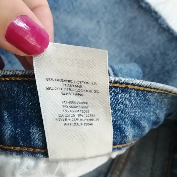 Aritzia Denim Forum The Yoko Bermuda Shorts Slim Mid Thigh with Raw Hem 25 - Picture 14 of 16